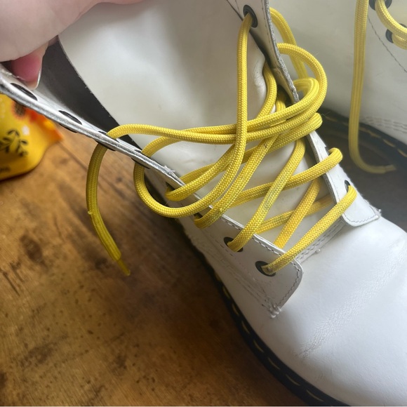 Dr. Martens 1460 smooth in white (yellow stitching and laces) - Picture 4 of 10